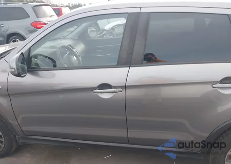 2018 Mitsubishi Outlander Sport 2.0 Es z USA, uszkodzony, nr VIN JA4AR3AU8JU012673